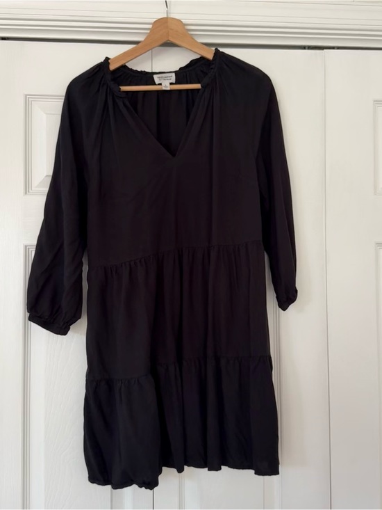 The Drop Dresses & Skirts - Women’s Black Tiered V-Neck Dress
